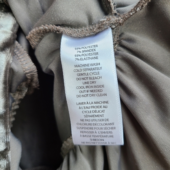 BeachLunchLounge Off Shoulder Velvet Top with Hem Ruffle, Size Small - Picture 4 of 4